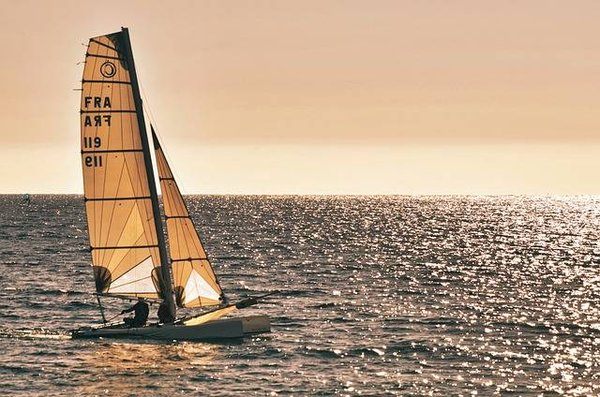 Hisser les Voiles en Normandie : Guide Complet pour les Amateurs de Navigation