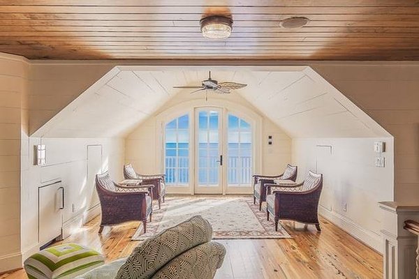 Découvrez les Charmes d'une Chambre d'Hôtes avec Vue sur la Mer : Evasion et Détente au Bord de l'Eau